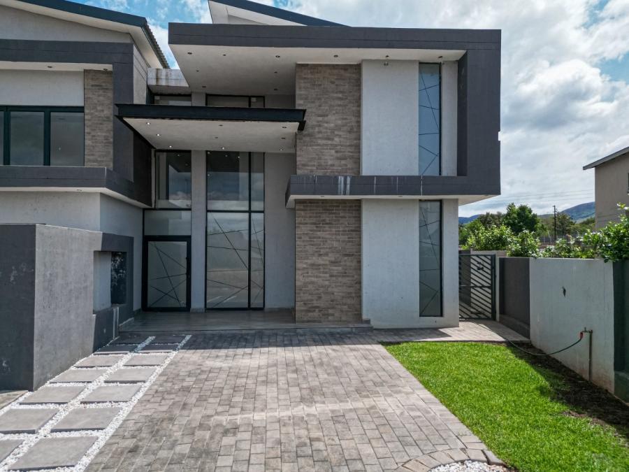 6 Bedroom Property for Sale in Gateway Manor North West